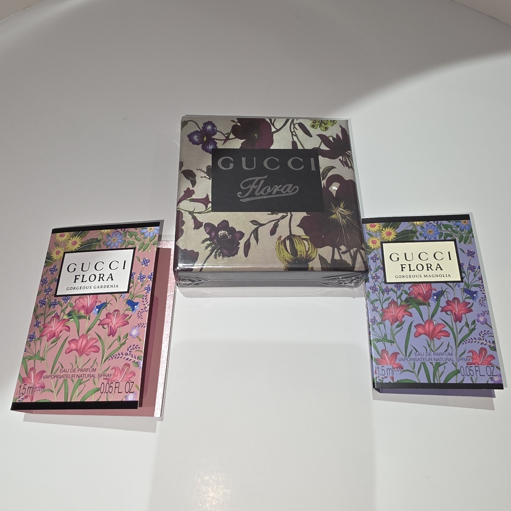 Gucci Mirror Two sided Gold Toned Color. Comes with Gucci Samples. Gucci Beaute.